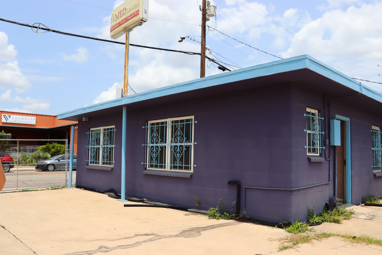 Former MedWheels office and warehouse at 1322 E. Houston St.